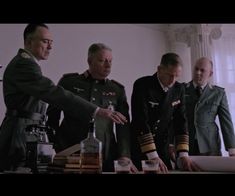 Grossadmiral Karl Dönitz i DR serien: Min fars krig. 